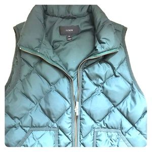 J crew quilted vest  in hunter green